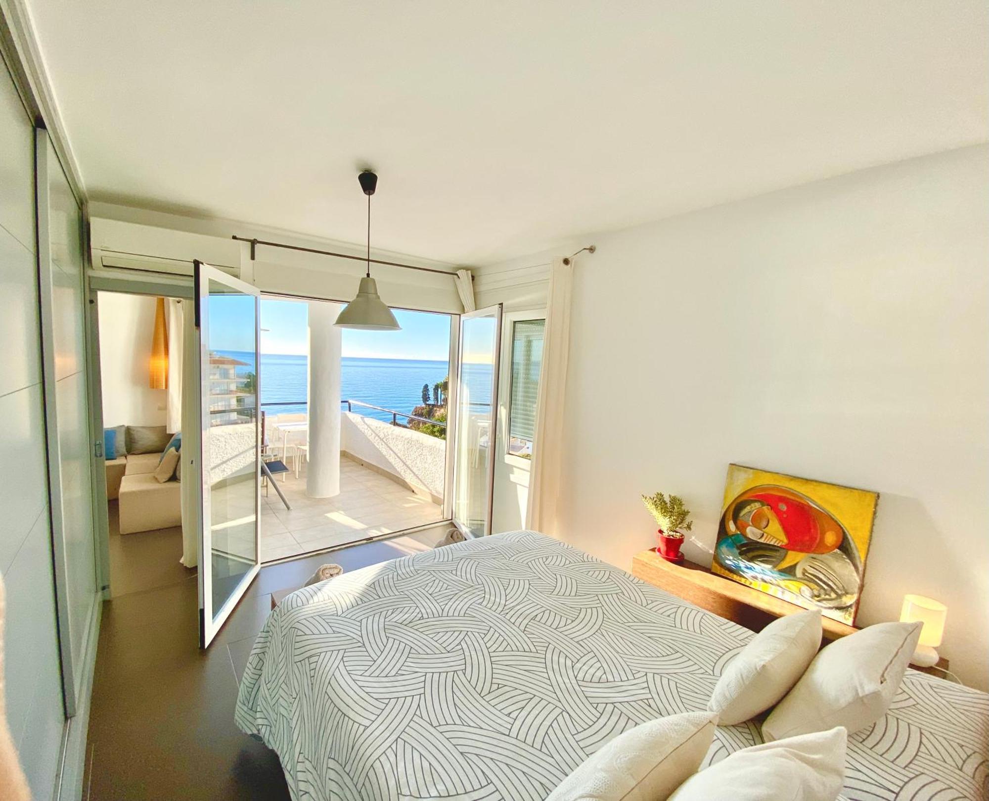 Modern Apartment Stunning Sea Views And Pool نيرخا المظهر الخارجي الصورة